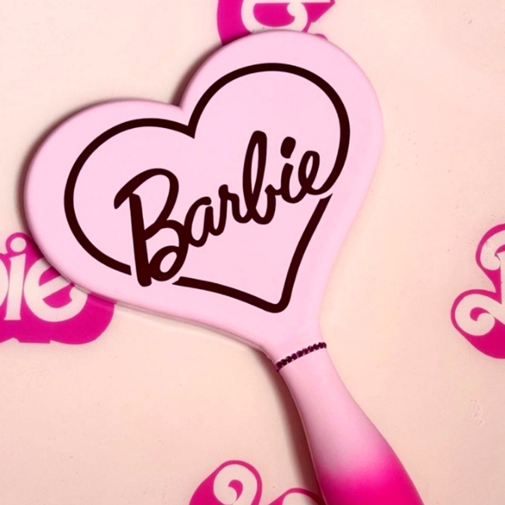 Barbie LED Handheld Mirror - Picture 10 of 16